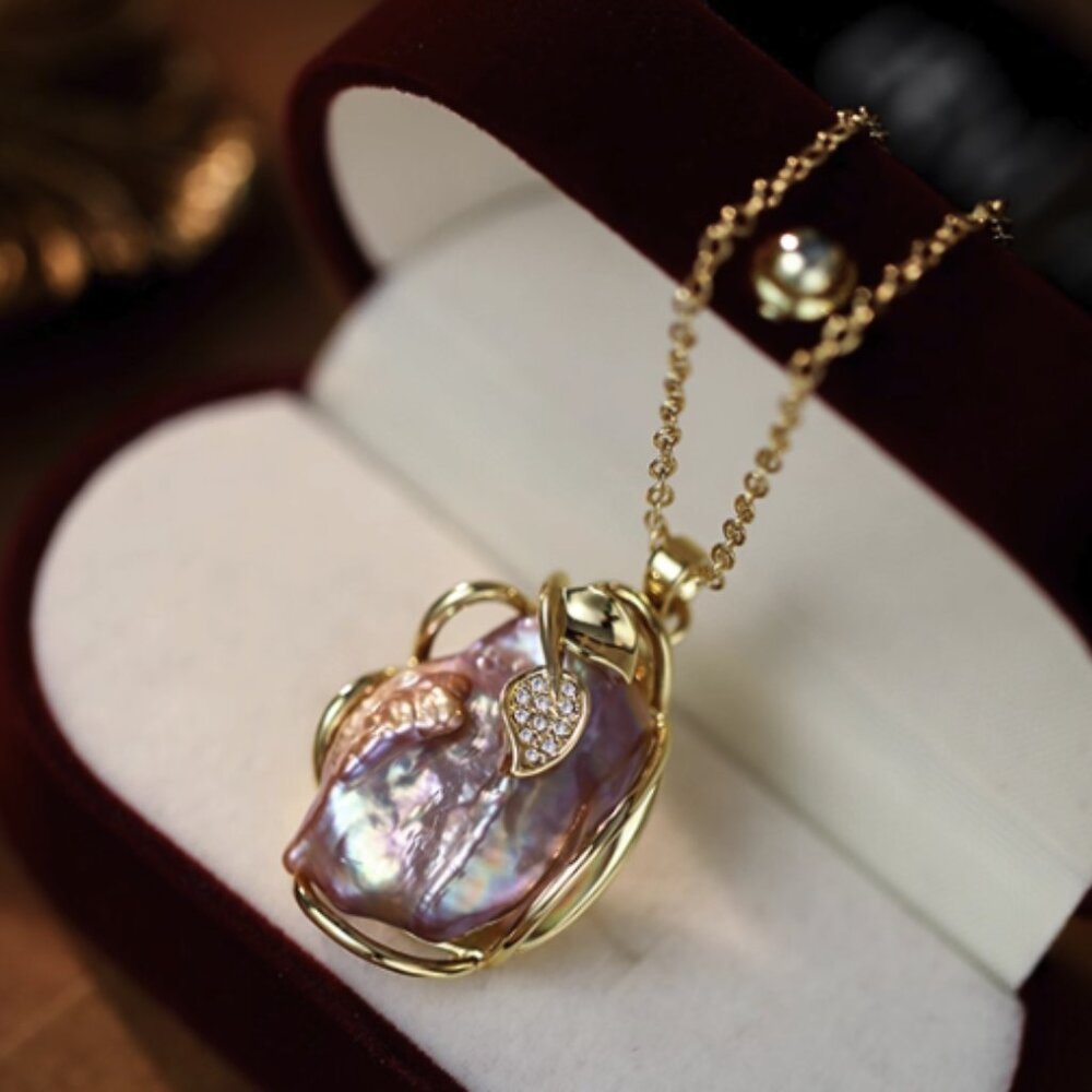 Baroque Purple Pearl Pendant Necklace - Iridescent & Gold Tone!
